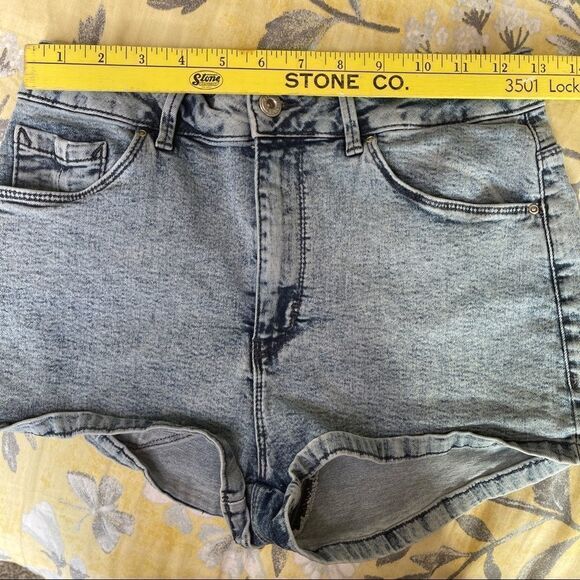 Pull & Bear Acid Wash Jeans Shorts, Size 6 - Picture 6 of 7